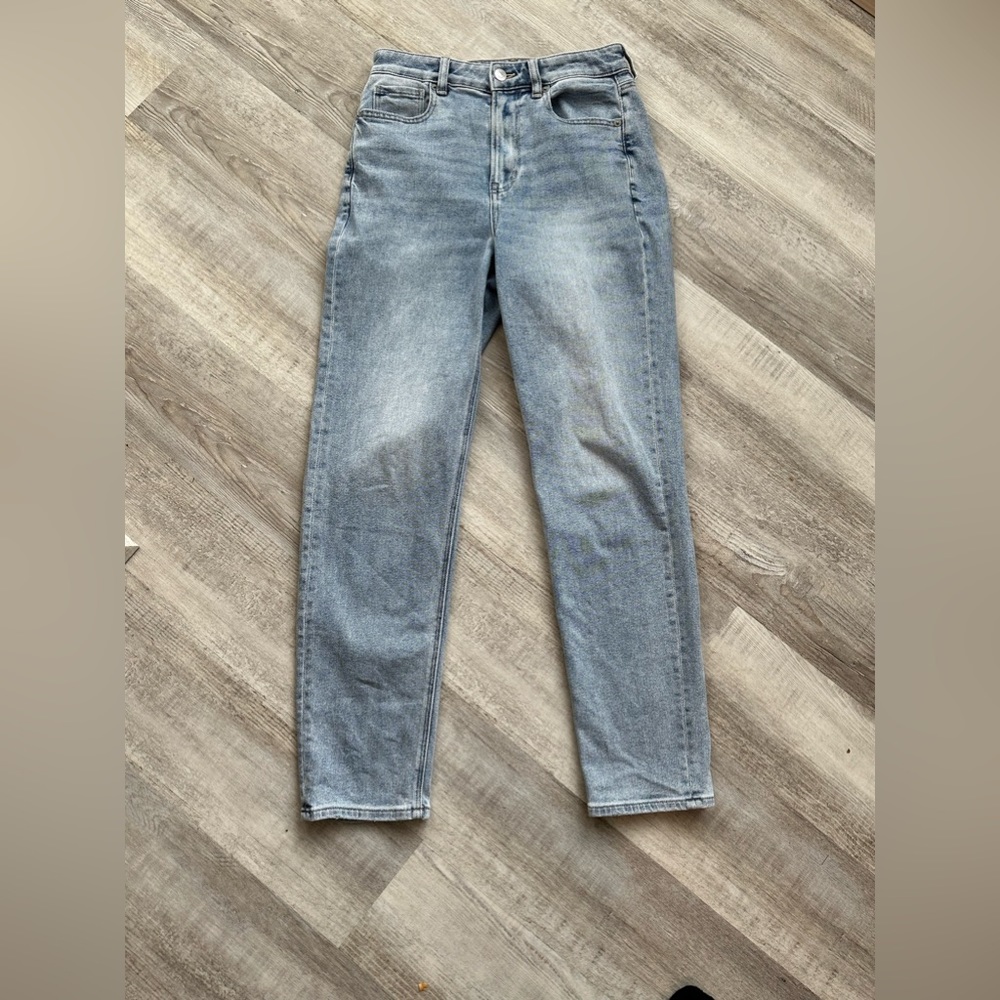American Eagle women’s denim blue jeans distressed fashion trendy size 0